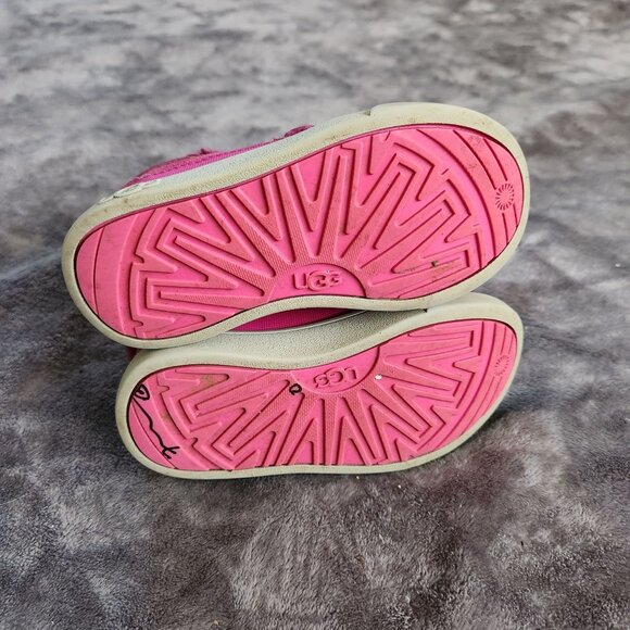 UGG shoes for a Toddler Girl Size 9 - Picture 6 of 7